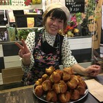 Izakaya Tomishiro - サーターアンダギーと店主