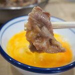 Aduma Shokudou - すき焼き鍋（生卵をつけて食べる）