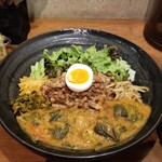 SPICY CURRY 魯珈 - あさりと菜の花のサンバル～タマリンドの酸味強めな豆カレー～のろかプレートの肉ダブル