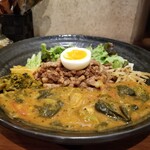 SPICY CURRY 魯珈 - あさりと菜の花のサンバル～タマリンドの酸味強めな豆カレー～のろかプレートの肉ダブル