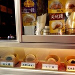 萬珍樓売店 - 店頭ショーケース。