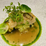 レストラン ラ・フロレゾン・ドゥ・タケウチ - 甘鯛のうろこ焼きはネギオイルとブイヨンが相まって美味しすぎるやつ！