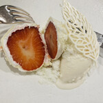 レストラン ラ・フロレゾン・ドゥ・タケウチ - コトカーー♡♡❗️に生チョコの様なホワイトチョコが纏っていて激ウマです！