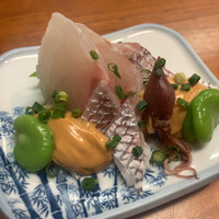 浅草 魚料理 遠州屋 - お通し、鯛とホタルイカとそら豆。絶品！