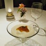 マノワール・ディノ - アミューズ　カリフラワーのムースとコンソメジュレ