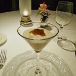 マノワール・ディノ - アミューズ　カリフラワーのムースとコンソメジュレ