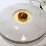 マノワール・ディノ - 前菜　ズワイガニ、アボカドの冷製　コンソメジュレと生ウニ、キャビア添え