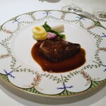 マノワール・ディノ - 肉料理　国産　牛フィレ肉のソテー　赤ワインソース