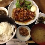 定食全景。納豆まで^^