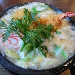 なか道 - 料理写真:鍋焼きうどん。