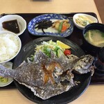 鯖島食堂 - かれいから揚げ定食¥950
