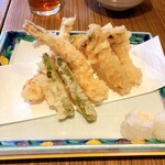 百彩健美 あけびの実 - 揚げたて天ぷら盛り合わせ