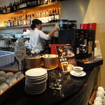 SALVATORE CUOMO & BAR すすきの - ランチビュッフェのドリンクコーナー★コーヒーマシーン。カフェラテ・カプチーノの出来ました。