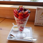 いちごパフェ