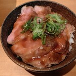 Wai mo - ローストポーク丼（小）　360円