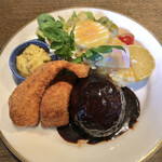 コリス - ハンバーグとサーモンフライ