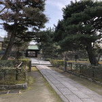 コリス - 近くの建仁寺内