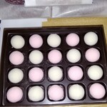 御菓子司 塩芳軒 - 真珠のような雪まろげ⭐️和三盆の涼やかな甘み❤️