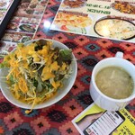 カリーゾーン - サラダ、スープ
