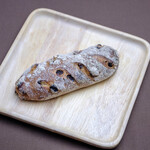 ラトリエ ドゥ プレジール - ン・オ・セーグル・オ・ノワ・エ・レザン（360円）