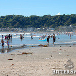 Bitter Sweet - 由比ガ浜海岸：毎年夏はたくさんの海水浴客で賑わいます。