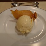 アチェーロ - ドルチェ（洋ナシのタルトとアイス）