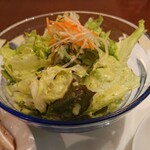 アチェーロ - バジルドレッシングのサラダ