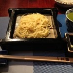 嘉一 - 三色もり。まず一つ目は、ゆず切り。
            コシも爽やかな風味も申し分なし！