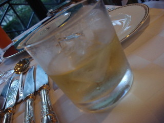 レストラン ルミエール - 食前酒にノイリードライをロックで