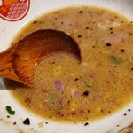 焼きあご煮干しらぁめん とびうお - 豚骨スープ