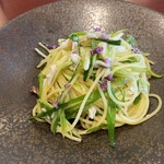 Gaden Kicchin Richetta - 春を告げる茨城のサヨリと、伝統野菜 赤葱のペペロンチーノ
      　　　　　　　　　　　　　　　　　　梅肉風味　スパゲッティーニ（3月ランチ）