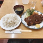 味一 - ランチの黒豚のロースカツ定食920円
      　　　ご飯大盛り(プラス60円)