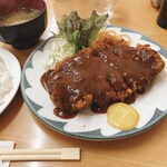 味一 - たっぷりのデミグラスソース