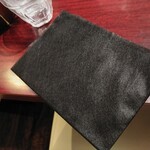 陳家私菜 - 石焼麻婆豆腐注文すると、一緒に紙エプロン持ってきてくれます。