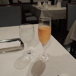 向日葵 - ペリエ　と　カクテル（柘榴とトニック）