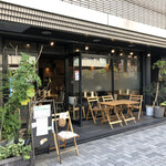 TRUNK CAFE - もうちょっと飲食店とわかる何かあればよいかも
      余計なお世話か…