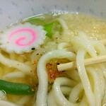 東郷 - 麺はこんな感じです。細くてやや柔麺ですね。お腹(なか)こわしたときでも栄養補給として食べられますね。