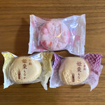 銀座あけぼの - ・桜もなか 162円/税込
            ・白餡 姫栗もなか 162円/税込
            ・小倉餡 姫栗もなか 162円/税込