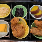 JUNOS - 惣菜4種と国産鶏唐揚げのサービスランチ
