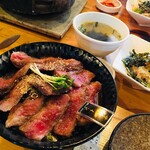 炭火焼肉 ミート ミート - 山形牛ステーキ丼
