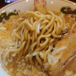 Katsuryuu Purasu Wan - 豚そばの麺等をアップで‥