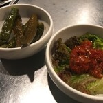 韓国料理 サムギョプサル どやじ - 青唐辛子の醤油漬け、チャンジャ