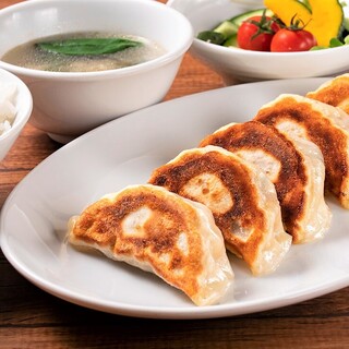 Enjoy authentic Chinese food & Gyoza / Dumpling for lunch in a casual setting♪