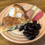 ジャム cafe 可鈴 - 【おかずのみ(容器持込) 600円】スパニッシュオムレツ、蕪と干し柿の橘和え、自家製ピクルス、黒豆