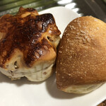 Sakukicchin - くるみパンと塩とバターのパン、焼き上がり\(//∇//)\