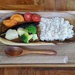 食・酒・音 箱庭 - 全景　10種類の野菜と10種スパイスを使った当店自慢のカレー