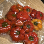 マンサルヴァ - 国内では生産者が唯一という、丸っこいパプリカの「パパチェッラ」