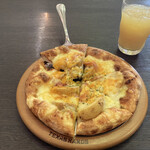 テキサスハンズ - 料理写真:じゃがバターチェダーピザ　720円税込（持ち帰り・店内飲食）