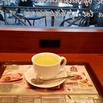 Cafe de CRIE - コンセントあり。テラス席あり。