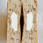 ロリアン - 「チーズ入り胡桃パン」割った状態です(9/14UP)